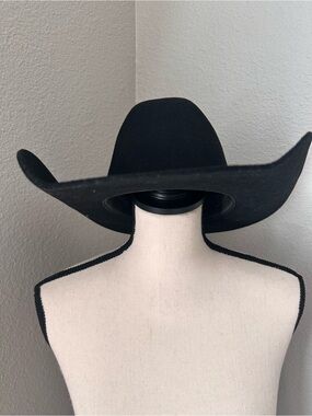 Cavendar’s Unisex Black Felt Wide-Brim Cowboy Hat Ella Langley Concert Vibes